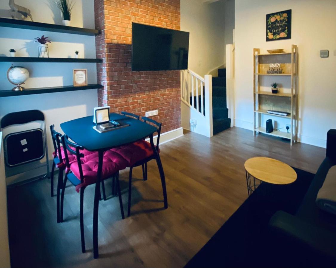 Large 4 Bedroom Home - Coventry City Centre المظهر الخارجي الصورة