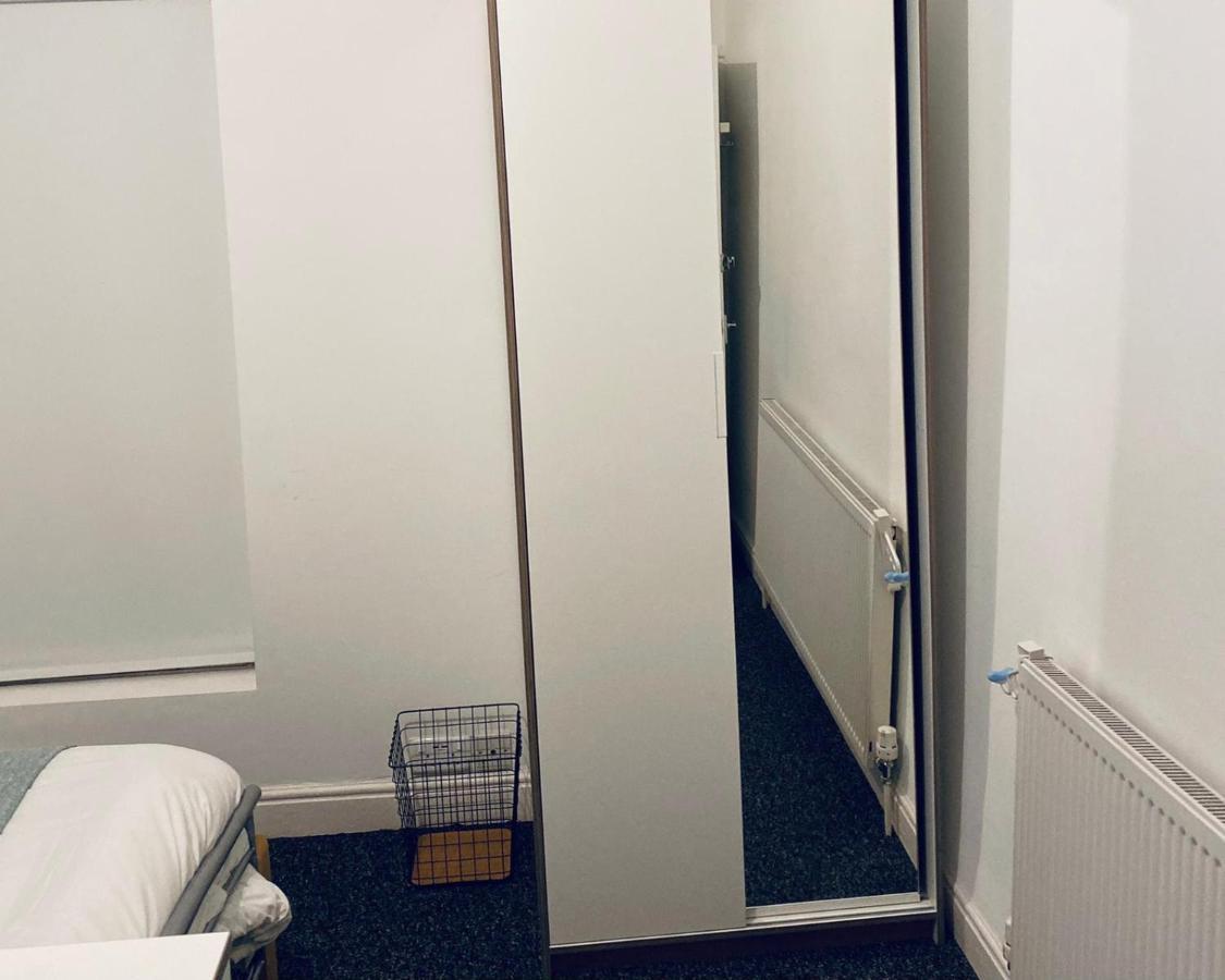 Large 4 Bedroom Home - Coventry City Centre المظهر الخارجي الصورة