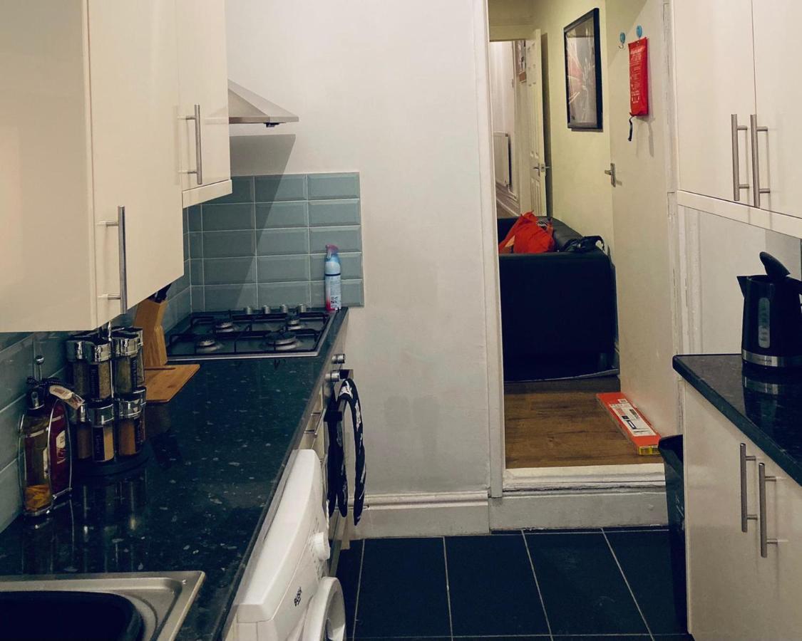Large 4 Bedroom Home - Coventry City Centre المظهر الخارجي الصورة