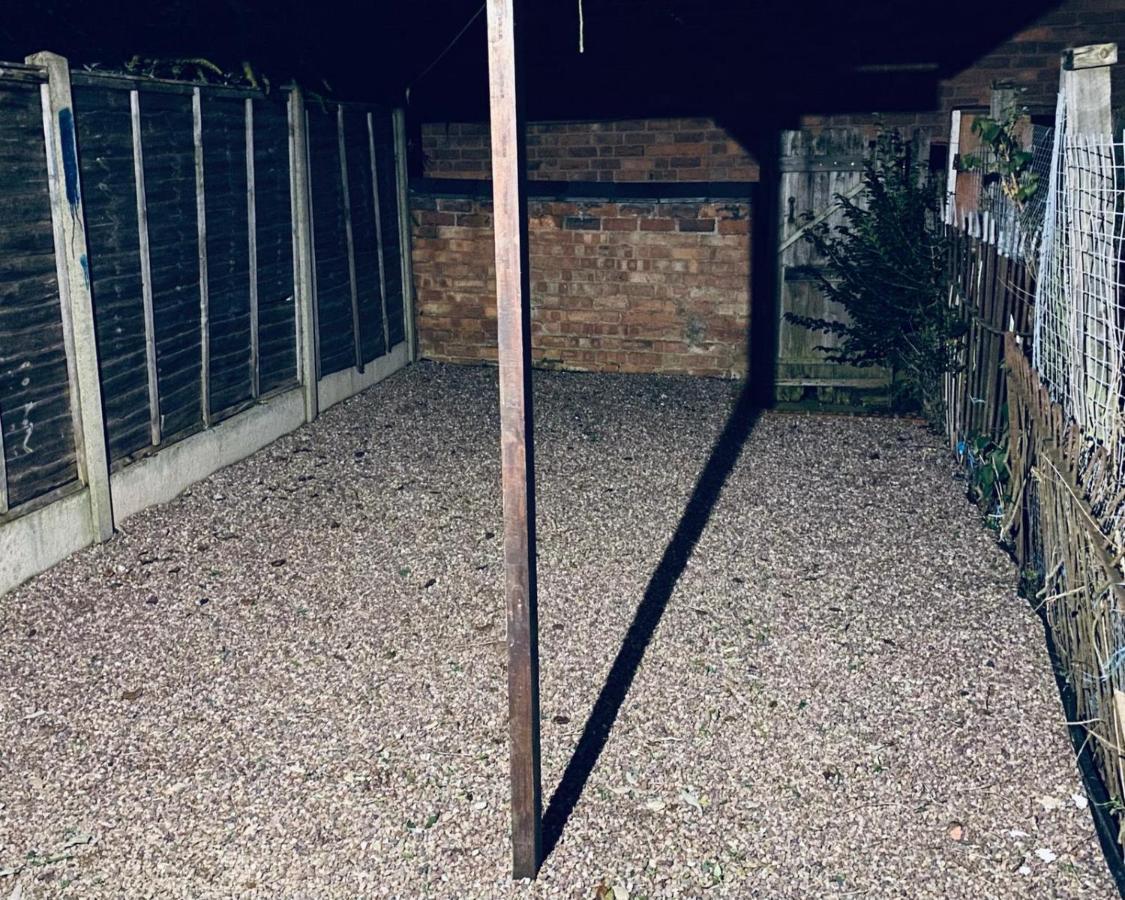 Large 4 Bedroom Home - Coventry City Centre المظهر الخارجي الصورة